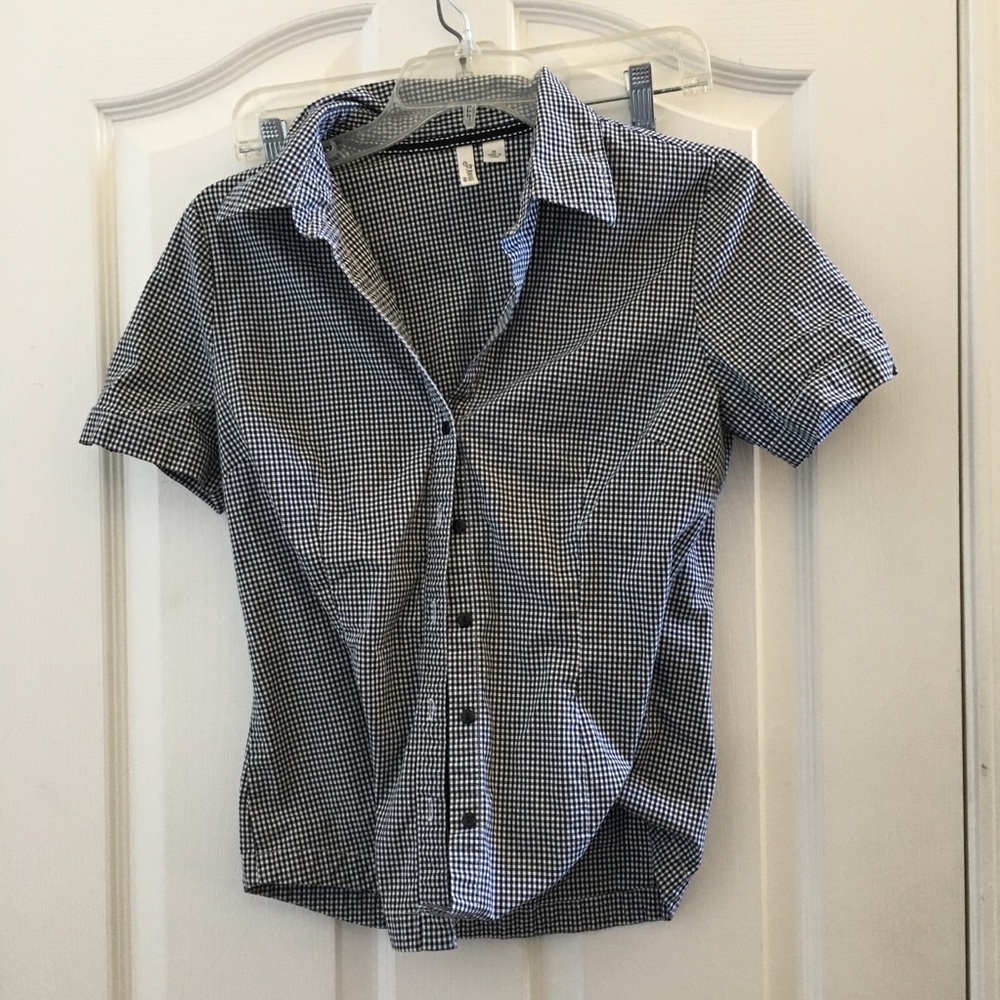 FINAL MARKDOWN Ladies St. John’s bay blouse medium